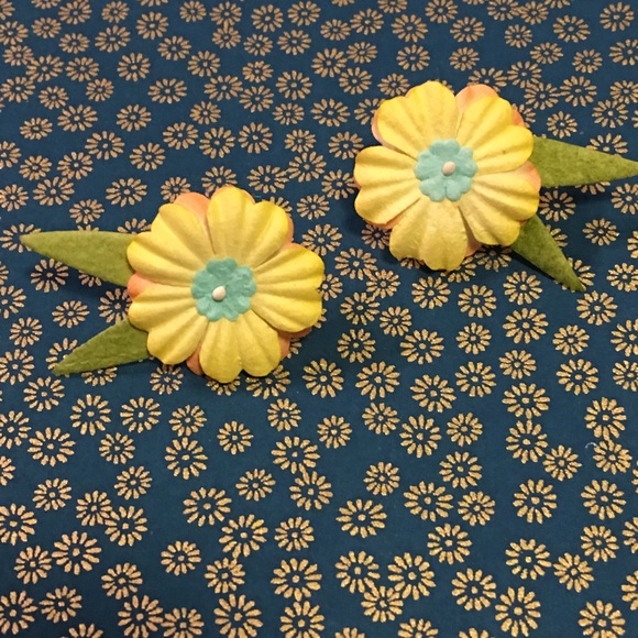OOAK handmade eco-friendly flower earrings AMELIA PASTICHE Design - Picture 1 of 5